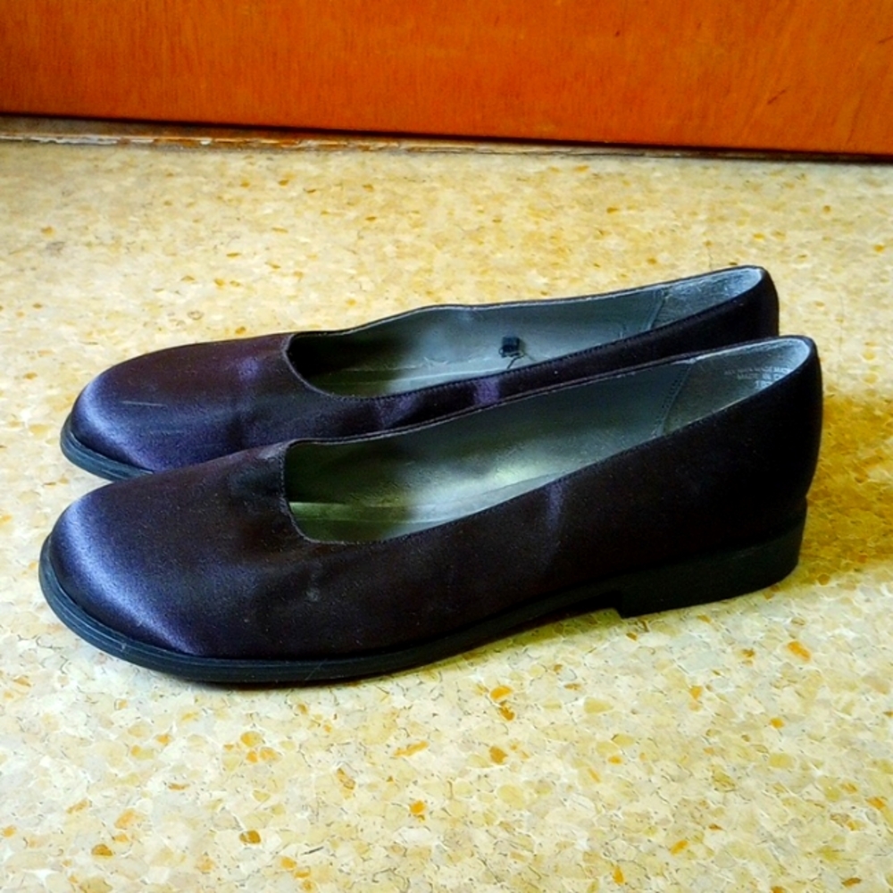 Lower Eastside, Size 9.5 Wide Width, Black Flat Slip On Shoes, Neutral Versatile